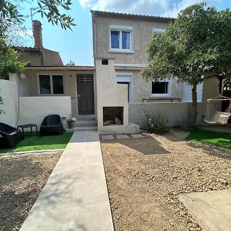 3-bedroom House With Garden Near The Cite De